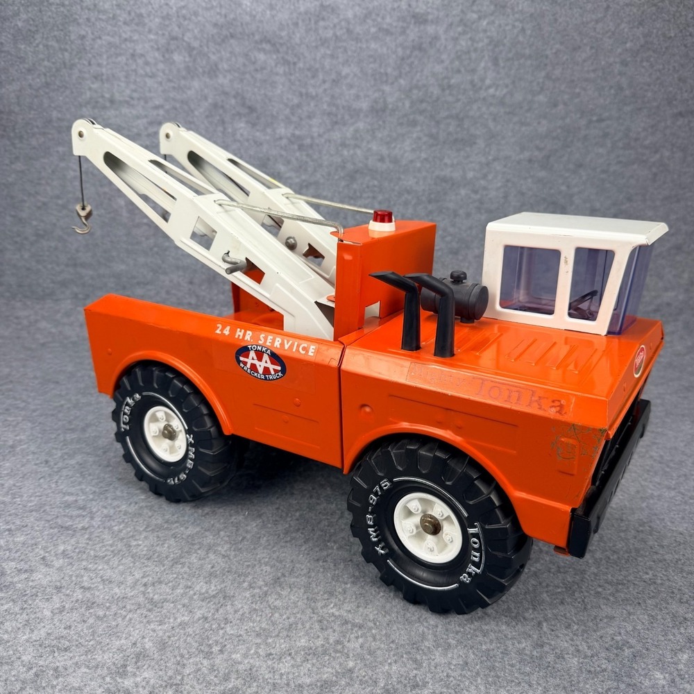 Vintage Tonka Mighty Tonka Wrecker Tow Truck Orange Pressed Steel XMB-975 16in